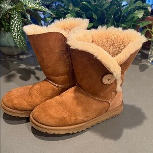 UGG Chestnut Ankle Boots with Shearling Lining